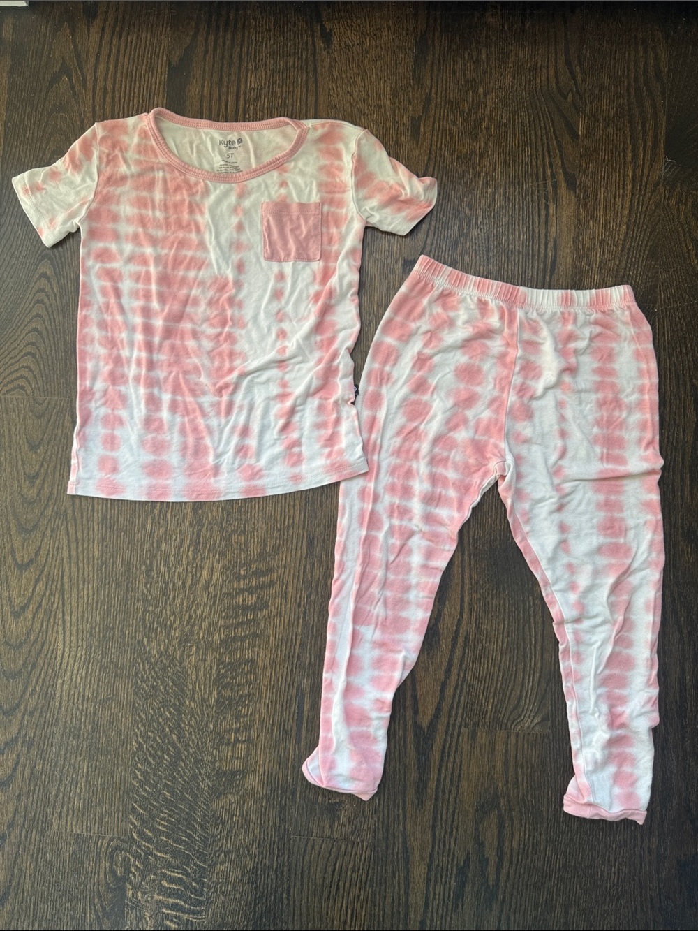 Kyte Baby Short Sleeve with Pants Pajamas in Crepe Rip Tide - 5T